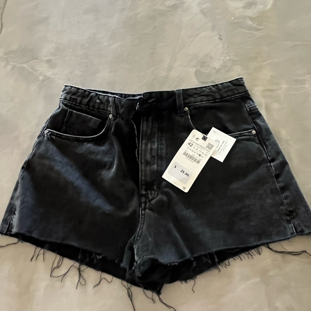 Zara never been worn tags still on high-rise black cut off Jean shorts size 10